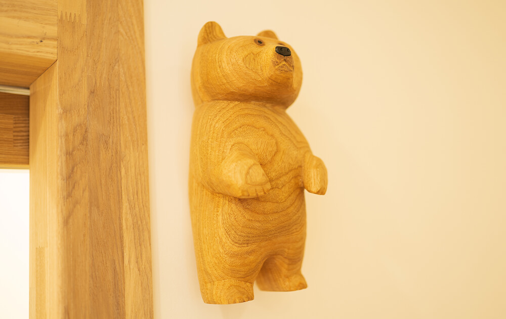 部屋のサイン(くま) 制作:キタカゼパンチ 市原 辰昭・史恵氏